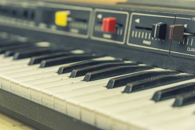 Elektronik retro piyano, eski klavye, müzik aleti