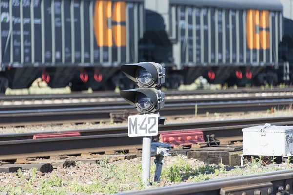 市駅の近く 鉄道の孤独なセマフォ — ストック写真