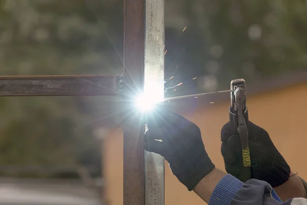 Welder Who Works Welds Iron — Stock Photo, Image