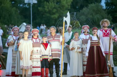 Chaplygin, Lipetsk bölge, 27 Temmuz 2018 yıl. Rusya'nın vaftiz kutlaması. Halk Tiyatrosu oyuncuları tarafından konuşma