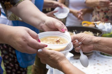 evsiz ve muhtaç besleme. sosyal yardım