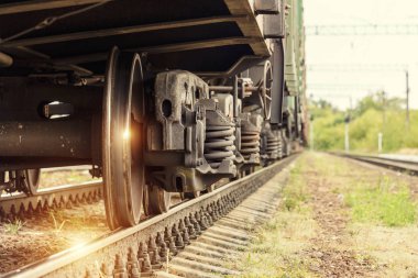 bir tren tekerlek raylar üzerinde. Demiryolu