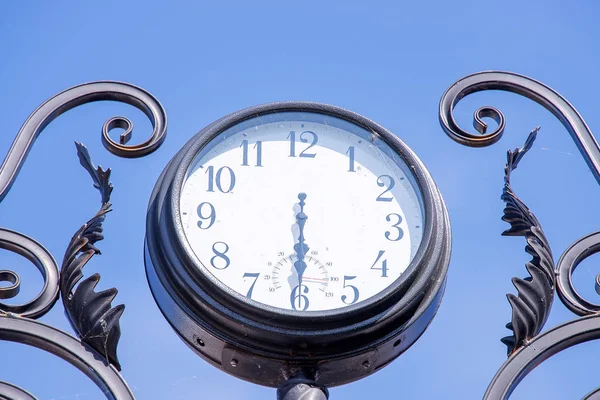 Old Retro Street Clock Blue Sky Background — Stock Photo, Image