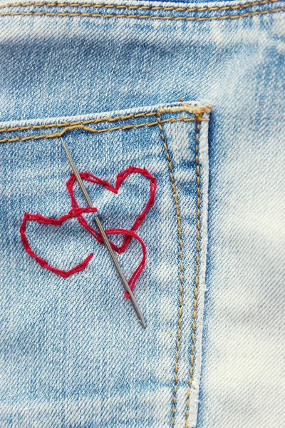 Coeurs Brodés Fil Rouge Sur Pantalon Poche Jeans — Photo
