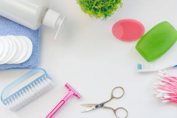 Produtos Higiene Feminina Sobre Fundo Branco Saúde Beleza Kit Chuveiro — Fotografia de Stock