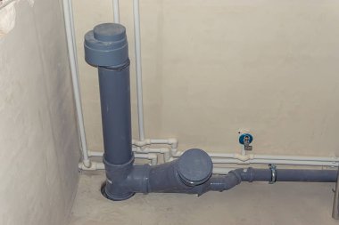 kanalizasyon boruları atık binasında kaldırılması için