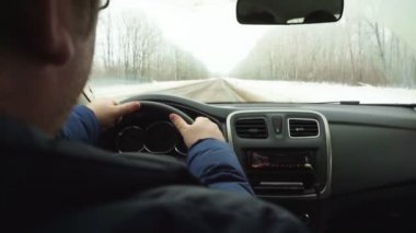 kamera hareketi bir görünüm içinde yavaşladı aşağı eylem arabayla yol boyunca titredi