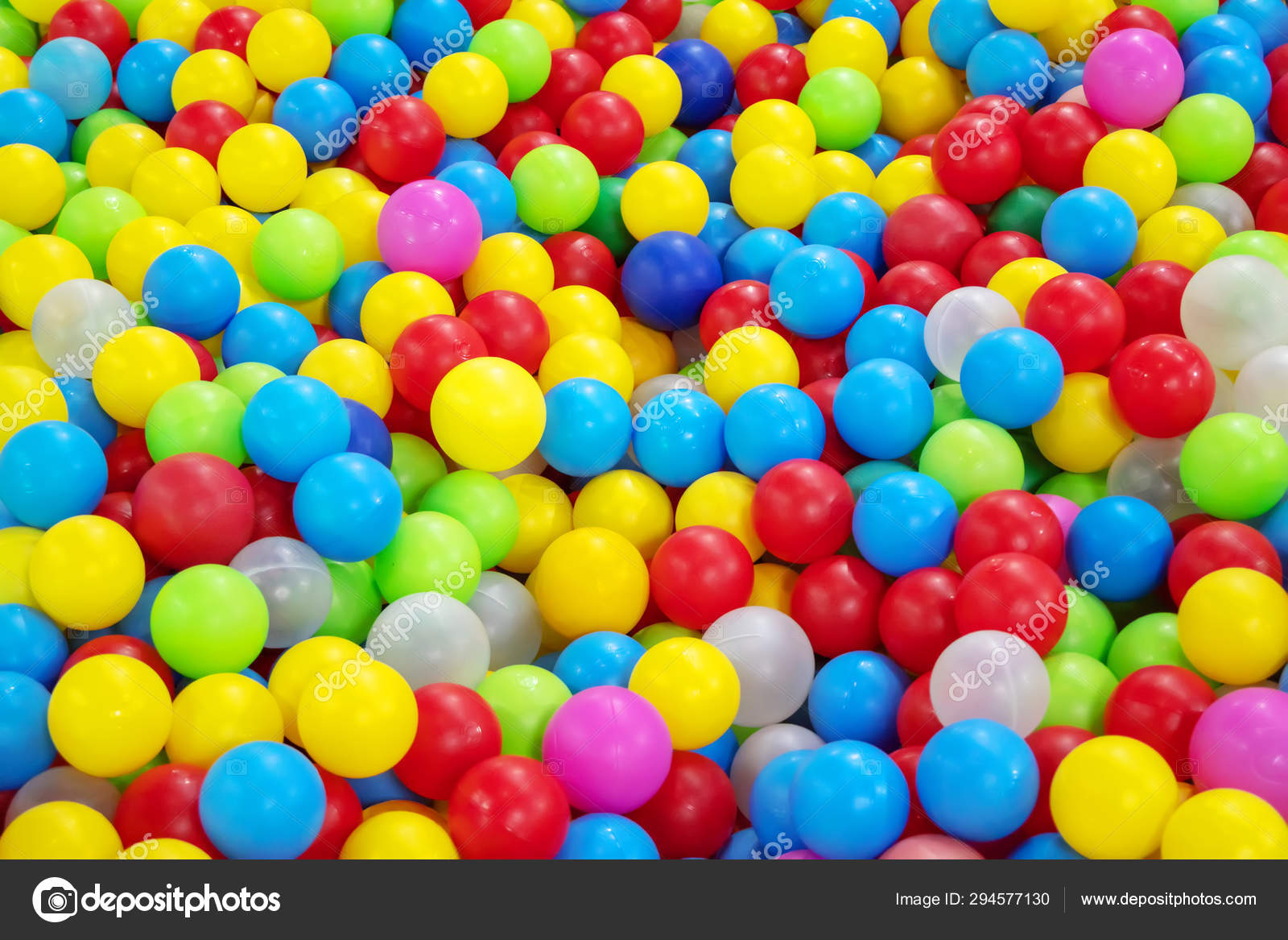 bolas de plástico coloridas em uma sala de jogos infantil. fundo. textura.  4790377 Foto de stock no Vecteezy