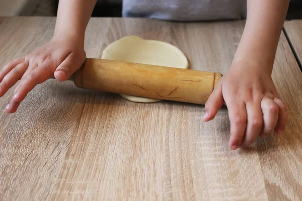 Child Hands Roll Out Tight Dough Dumplings Table Rolling Pin — Stock Photo, Image