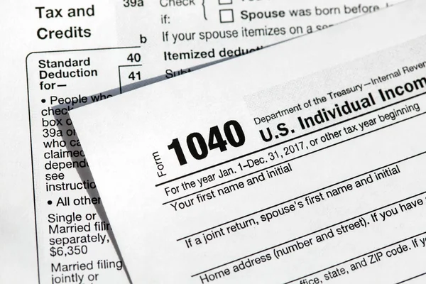 Formulario fiscal 1040 para la declaración de impuestos individual de EE.UU. —  Fotos de Stock