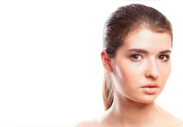 Retrato de mujer de belleza. Concepto de juventud y cuidado de la piel. Aislado sobre blanco — Foto de Stock