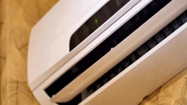 Airconditioner op muur close-up. — Stockvideo