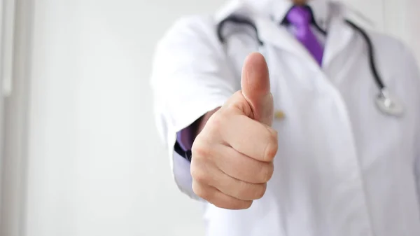 Doktor Başparmak Yukarıya Işareti Tıp Yakın Çekim Için Gösterilen — Stok fotoğraf