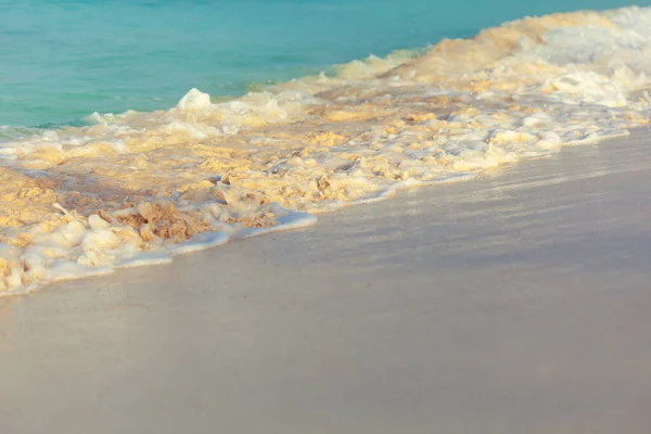 Isla virgen del Caribe con increíble arena blanca en la playa del mar —  Fotos de Stock