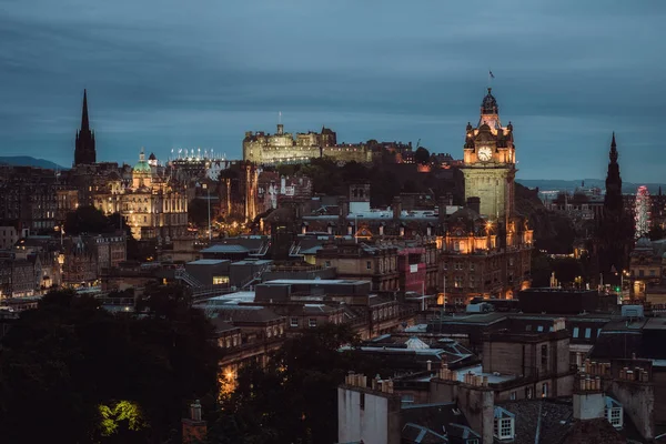 Edinburgh Castle ve şehir, Edinburgh, Scontald, Amerika Birleşik Devletleri gece görünümü