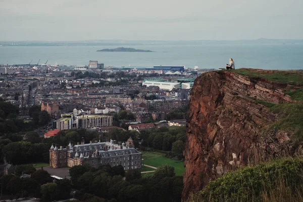 View City Edinburgh Sea Rock Which Sits Girl Edinburgh Scotland — Stock Photo, Image