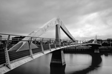 Clyde Nehri üzerindeki Tradeston Köprüsü