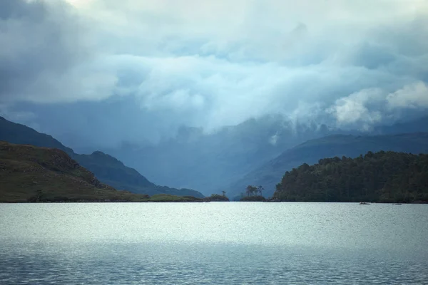 苏格兰人Loch Morar的观点 — 图库照片