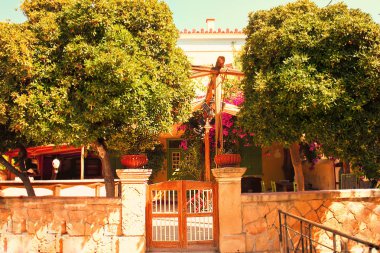 Bir büyüleyici eski evin Egina Adası, Egina şehir, Saronic bölgesi, Yunanistan