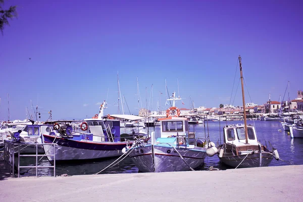 Porto Cidade Aegina Com Iates Barcos Pescadores Atracados Ilha Aegina — Fotografia de Stock