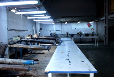 Fotoğraf dikiş ve giysi ve kot güllü duvar boyama ıssız ve geleneksel Atölyesi