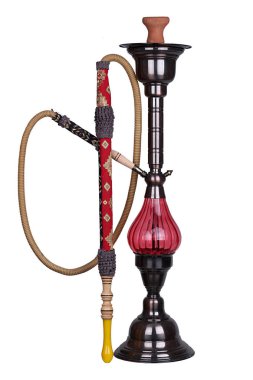 Uzun boylu nargile cam lamba kırmızı bir hortum ile benzer