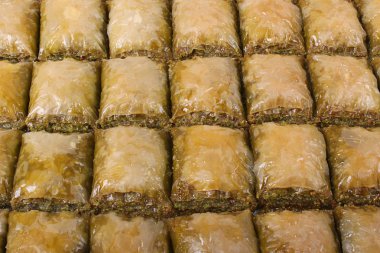 Baklava fıstık masanın üzerine bir sürü