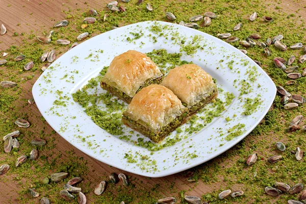 Los mejores baklava turca Pistachos frescos y deliciosos juntos — Foto de Stock