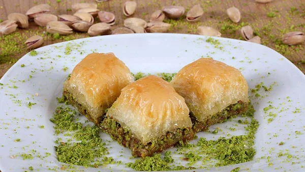 Los mejores baklava turca Pistachos frescos y deliciosos juntos — Foto de Stock