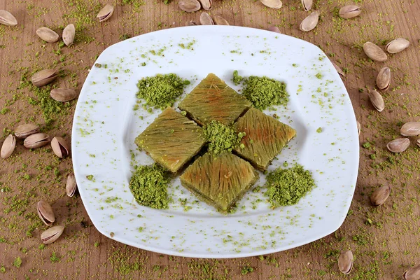 Baklava turca belluriye kadayif Junto con los pistachos Imagen De Stock