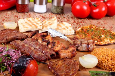 Taze Soğan Domates ve Salatalı Türk Lokantası Barbeküsü