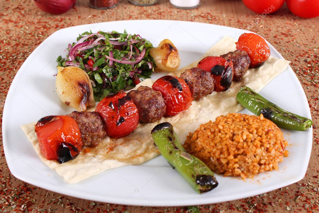 Meat and tomato kebabs peppercorns and vegetables