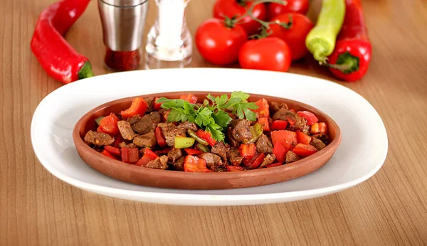 Feed the meat  in the pottery — Stock Photo, Image