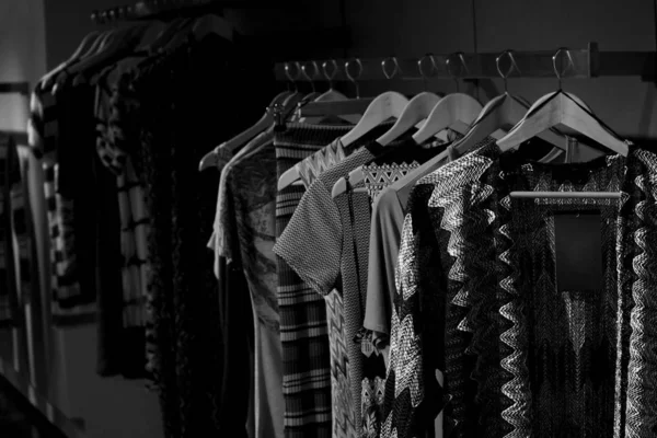 Sala de exposición de fotos en blanco y negro — Foto de Stock