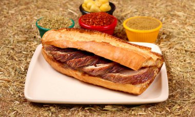 Kızarmış Kokorech sandviçi, yakın çekim.