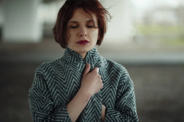 Genç bir kadının portresi