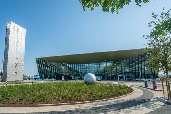 Saratov, Oroszország-augusztus 20, 2019: Gagarin International Airport, a terminál megtekintése — Stock Fotó