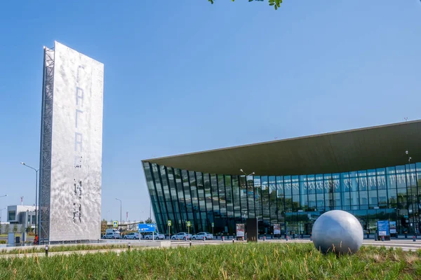 Saratov, Oroszország-augusztus 20, 2019: Gagarin International Airport, a terminál megtekintése — Stock Fotó