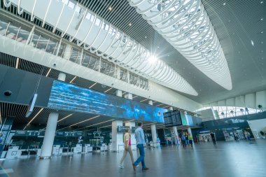 Saratov, Rusya - 20 Ağustos 2019: Gagarin Uluslararası Havaalanı, terminal ini görmek