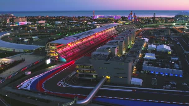 Sochi, Rusko-25. dubna 2017: Sochi Autodrom-pohled na hlavní stojan a Start — Stock video