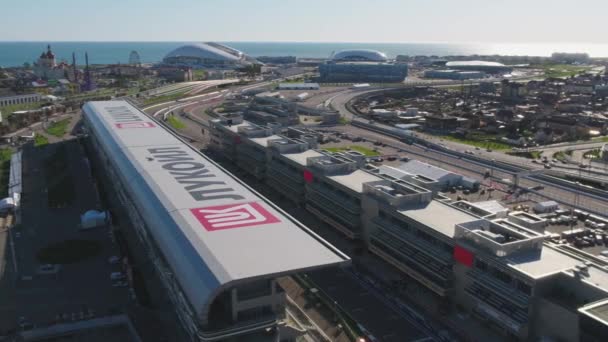 Sochi, Rusia - 25 de abril de 2017: zona de lanzamiento del Sochi Autodrom, vista aérea — Vídeos de Stock