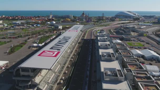 Sochi, Rusko-25. duben 2017: letecký pohled na Sochi Autodrom a Olympijský park — Stock video