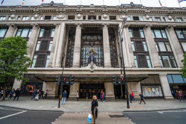 Londra, İngiltere - 3 Mayıs 2019: Selfridges, Oxford Street