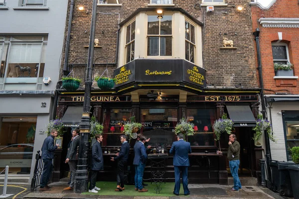 Londra, İngiltere - 2 Mayıs 2019: The Gine Grill