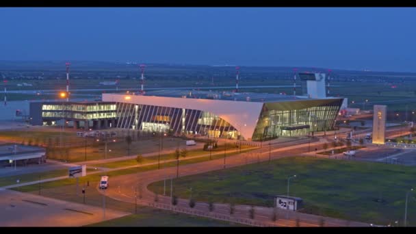 Саратов, Россия - 20 августа 2019 года: Международный аэропорт имени Гагарина — стоковое видео