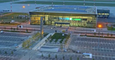 Saratov, Rusya - 20 Ağustos 2019: Gagarin Uluslararası Havaalanı yolcu terminalinin görünümü