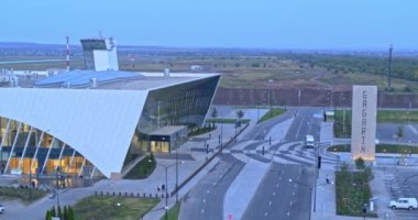 Saratov, Rusya - 20 Ağustos 2019: Gagarin Uluslararası Havaalanı yolcu terminalinin görünümü