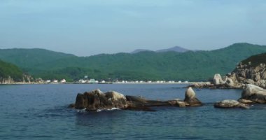 Nakhodka yakınlarındaki deniz koyunda Kayalık adalar, Rusya