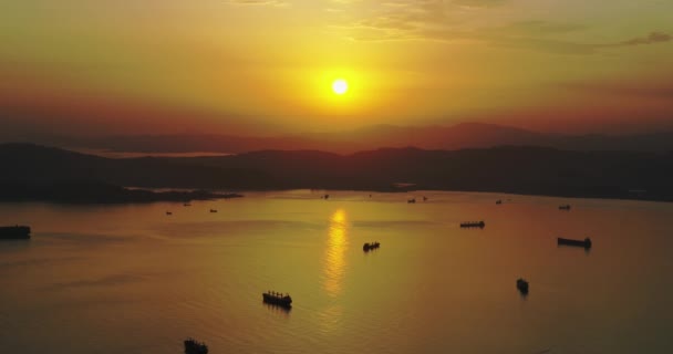 Hermosa Puesta Sol Mar Barcos Puerto Nakhodka Rusia — Vídeo de stock