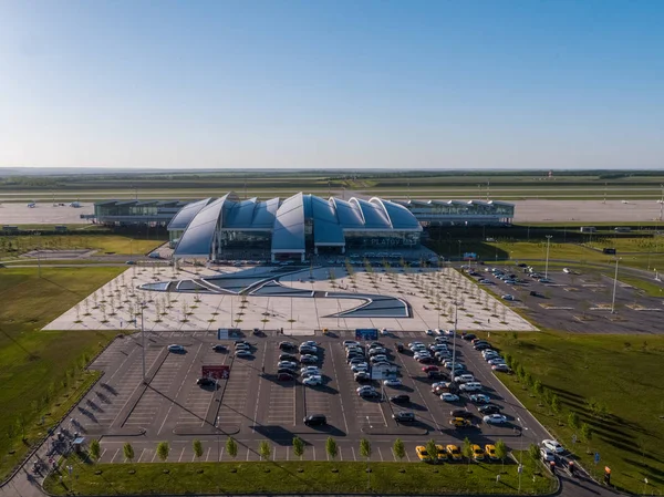 Rostov aan de Don, Rusland-ca. mei 2018: Terminal van de luchthaven van Platov — Stockfoto